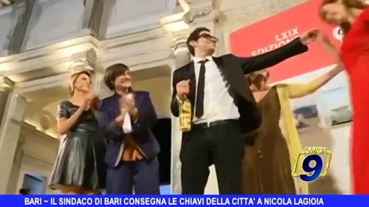 BARI | Il Sindaco di Bari consegna le chiavi de...