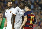 Lionel Messi Headbutts Mapou Yanga-Mbiwa ● FC Barcelona v AS Roma GAMPER TROPHY 2015 Crazy Fight