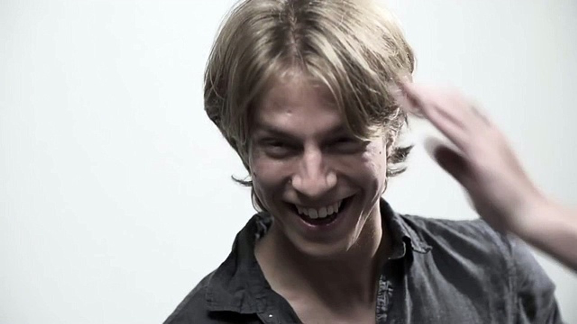 ⁣Электрошокер и фотоаппарат, все что вам нужно (Taser and your camera all you need)