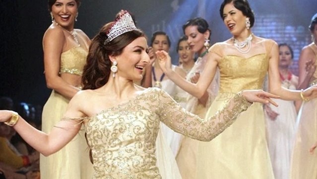 Soha Ali Khan DANCES On The Ramp @ IIJW 2015