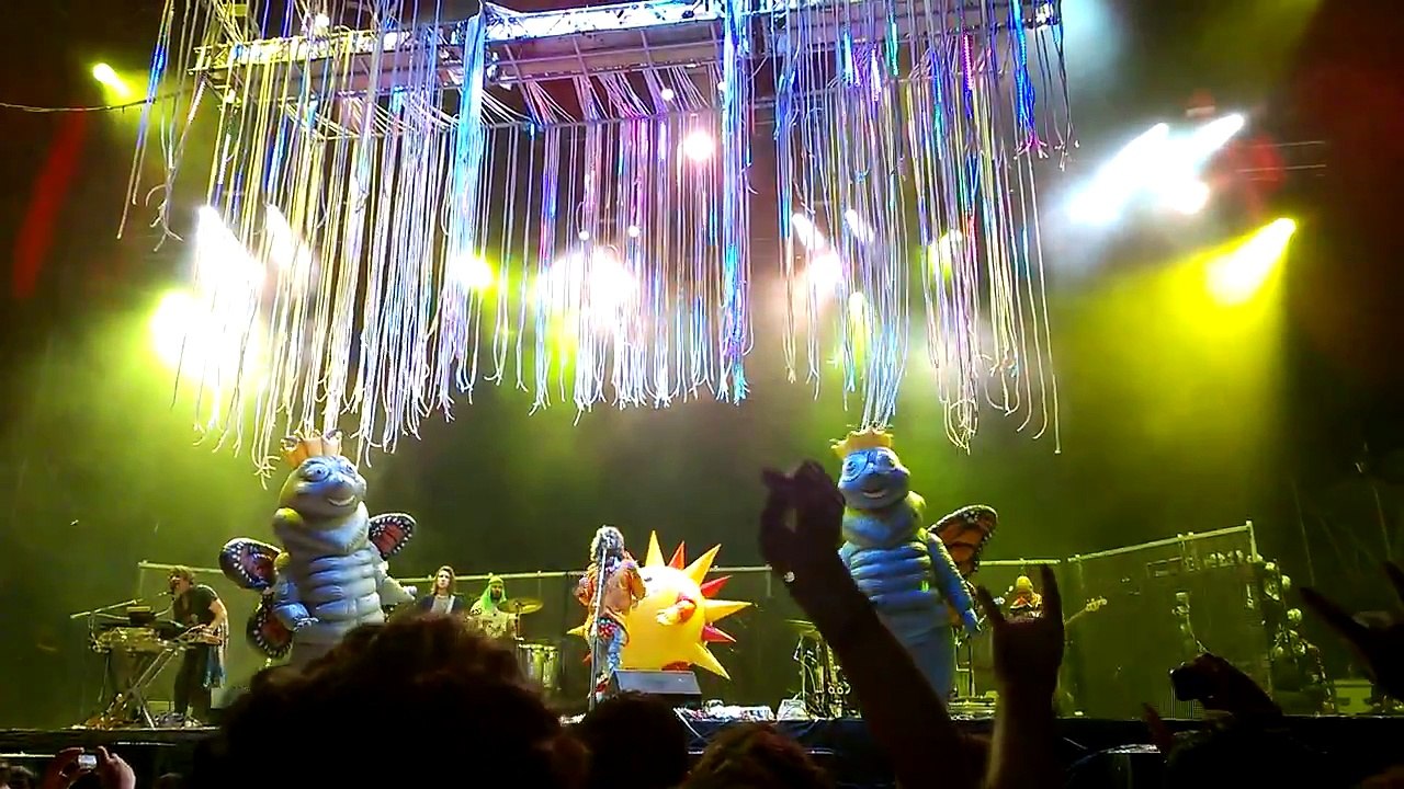 Cumbre Tajín 2015 Flaming Lips- Yoshimi Battles the Pink Robots Pt. 1