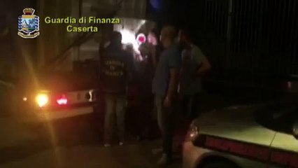 Download Video: Caserta - Finanzieri sequestrano 14 tonnellate di sigarette in un tir (03.08.15)