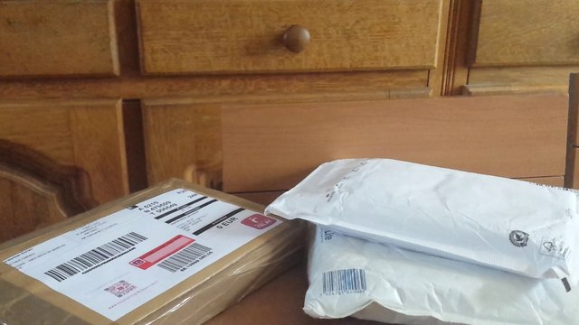 Déballage de 3 ptits colis de jeux vidéos achetés sur un groupe Facebook