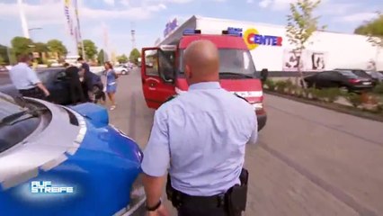 Auf Streife(Sat.1) - Hund im Auto gelassen