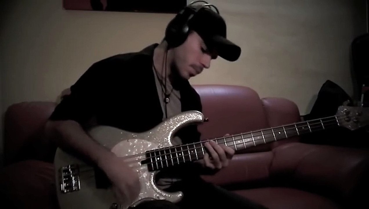 RHCP - Snow [Bass Cover by Miki Santamaria]