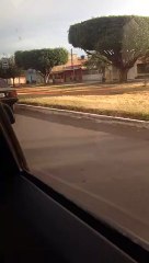 Internauta filma carro antigo sendo 'rebocado' por uma carroça no Novo Gama (GO)