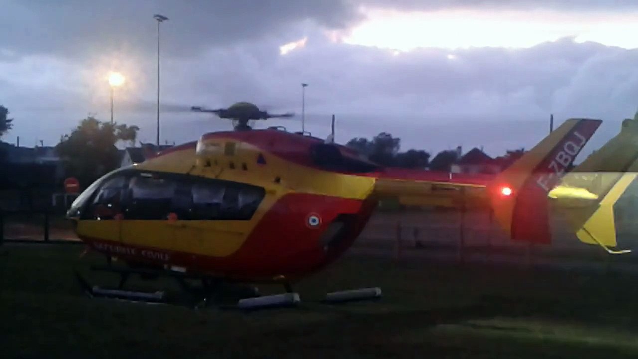 Hélicoptère Sécurité Civile à Agon- Coutainville