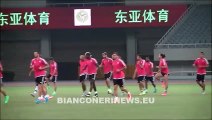 Shanghai - L'allenamento della Juventus dopo la conferenza di Allegri e Buffon (06082015)