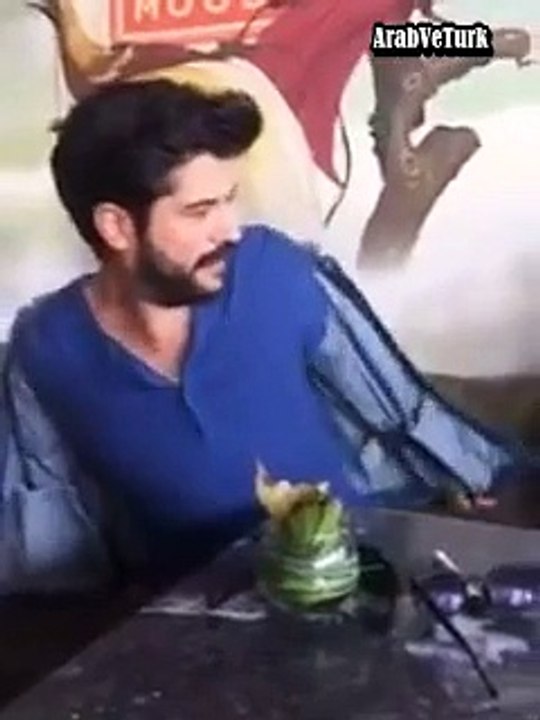 هديه الممثل التركي بوراك اوزجيفيت لاحدى معجباته بمناسبه عيد ميلادها