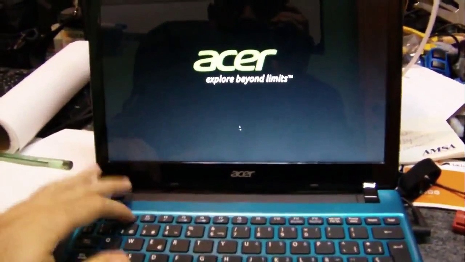 How to remove Windows 8 and install Windows 7 in an Acer Aspire One 756 -  video Dailymotion