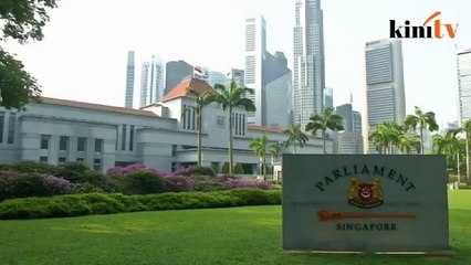 Bendera di seluruh Singapura dikibarkan pada separuh tiang