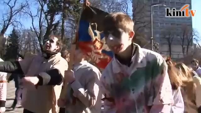 ‘Zombie’ Ukraine berdemo bantah siri TV Russia
