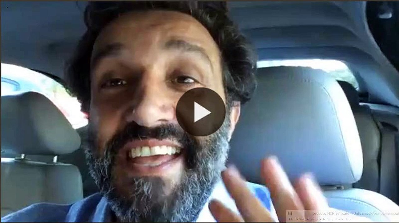 Flavio Insinna fa gli auguri alla Signora Tzia Elisetta Urru per il suo centesimo compleanno