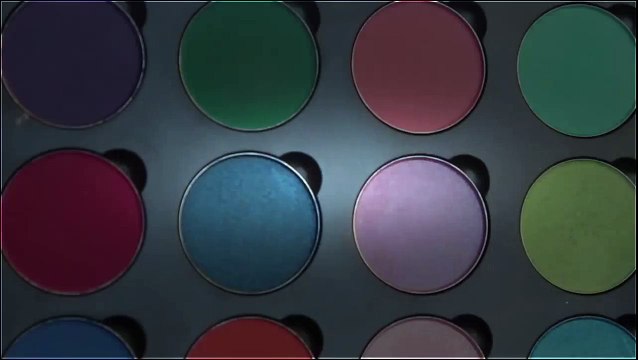 ST Patrick's Day Makeup Green And Gold Eye Shadows 2014