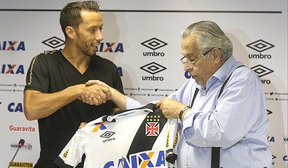 Nenê é apresentado no Vasco e Eurico provoca o Fla
