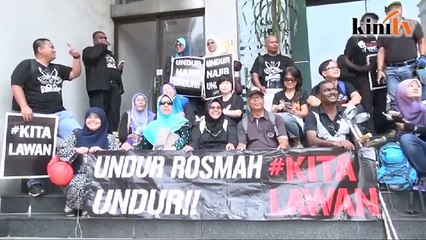 2:00 petang Orang ramai mula berkumpul