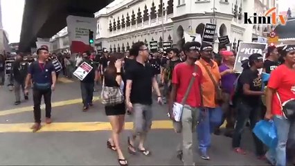 4:05 petang: Sogo mula bertukar jadi lautan hitam manusia