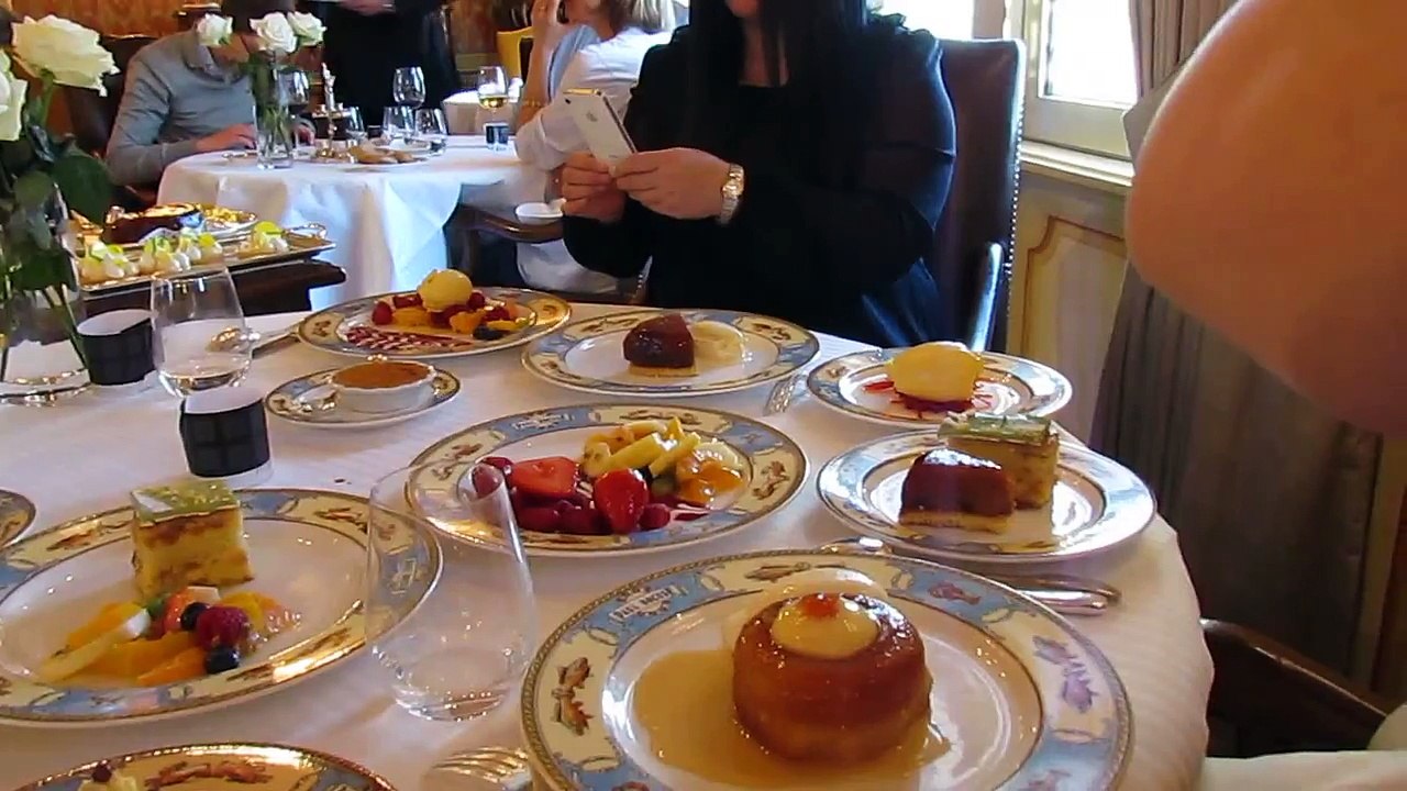 La folie des desserts chez 餐馆 Paul Bocuse 米其林三星餐
