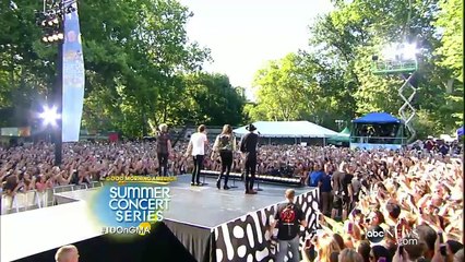 One Direction : DRAG ME DOWN | First Live Performance on GMA