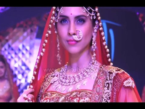 Hot & Sexy Models Add Glitter And Glitz On The Ramp-Birdhichand Ghanshyamdas-IIJW 2015