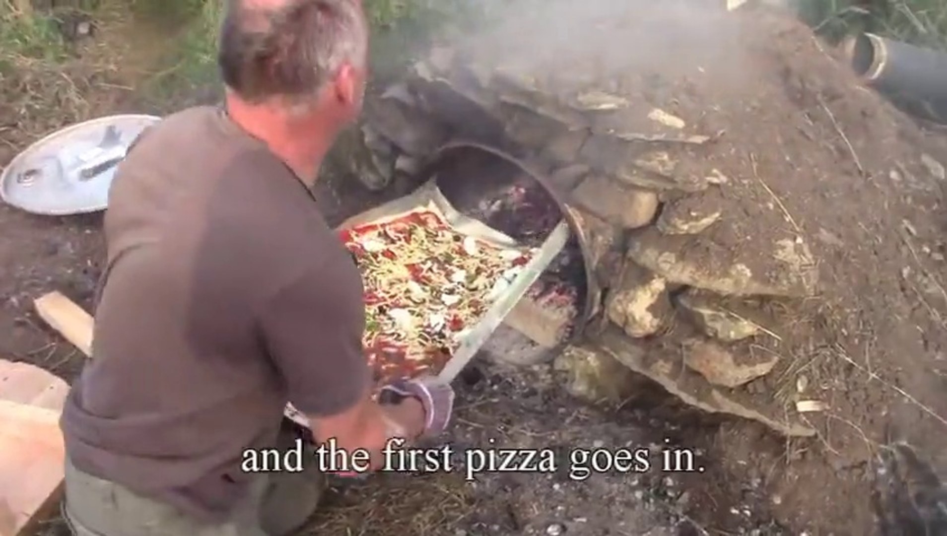 Four à pizza fait maison dans le jardin - Vidéo Dailymotion