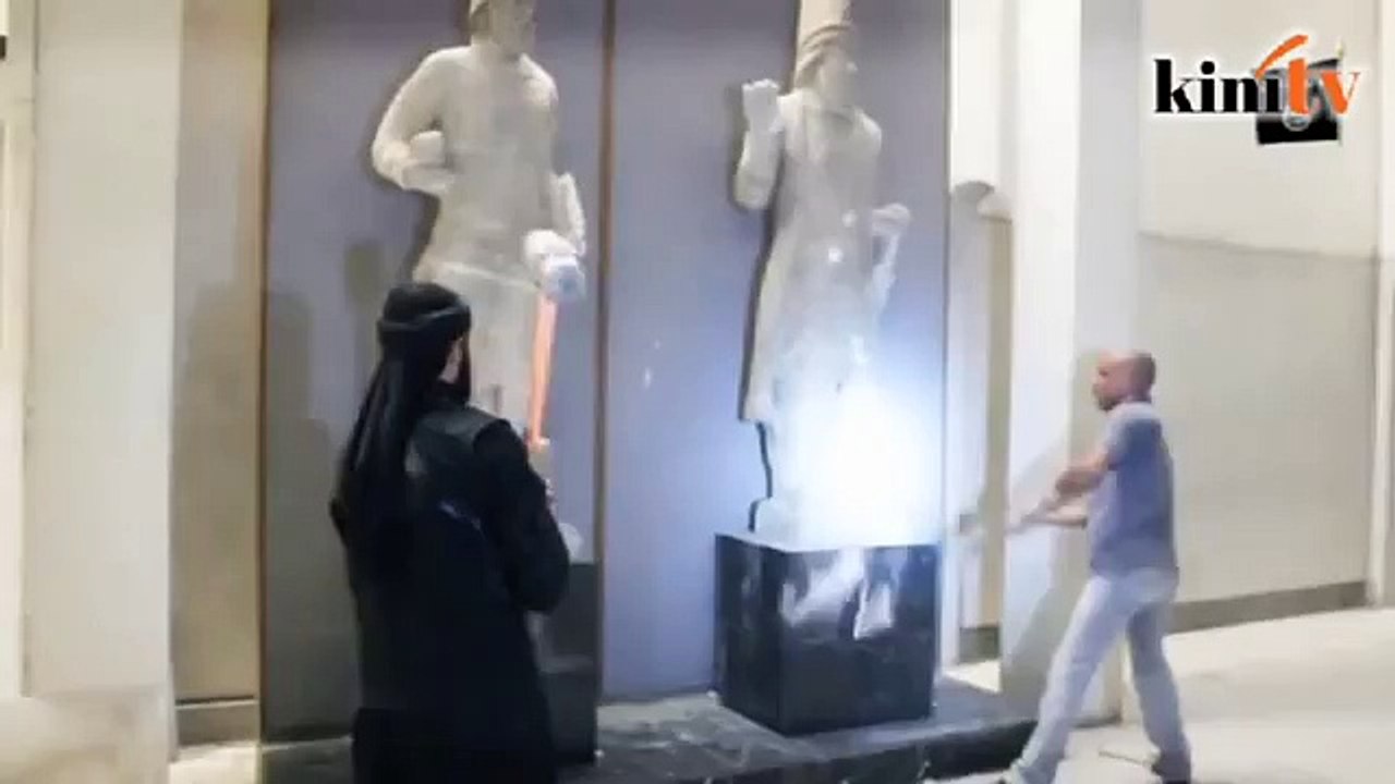 IS jihadists shown destroying artefacts in Iraq's Mosul