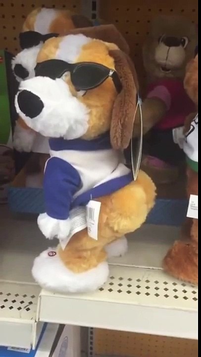 WTF : Un chien en peluche qui fait du twerk