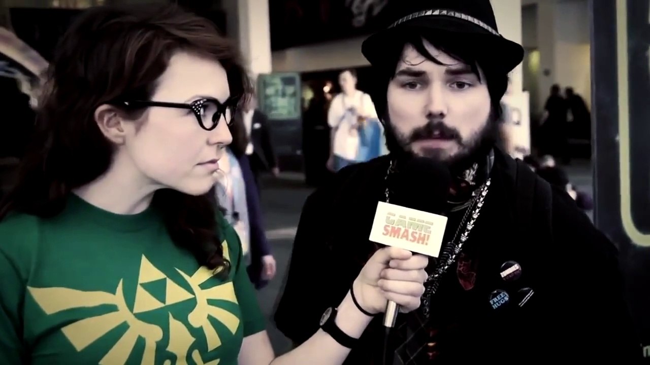 Gamer goes on fire during Itw at E3 game show! Rap like eminem