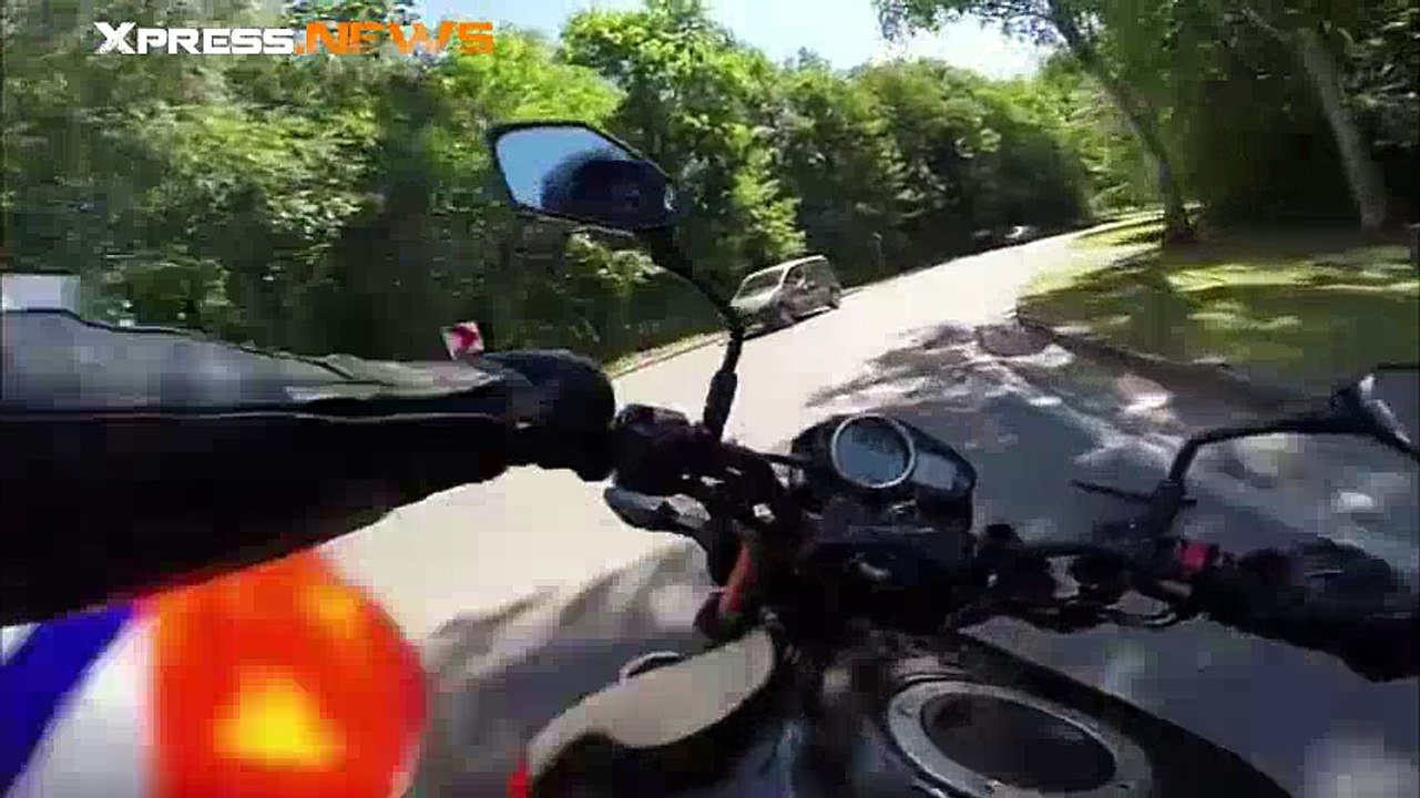 Frayeur pour ce motard qui croise une voiture de police à contresens