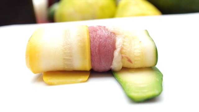 Recette d'une bouchée équilibrée : le maki gascon (courgettes, magret fumé, lentilles corail)