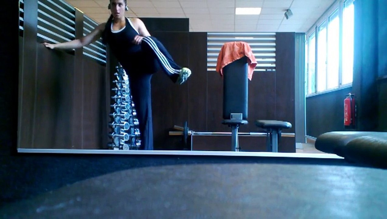 Moving-Power - doing some kicks