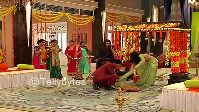 Meri Aashiqui Tumse Hi 7 August 2015 Ranveer saves Ishani from fire Ishani and Ritika's face off in