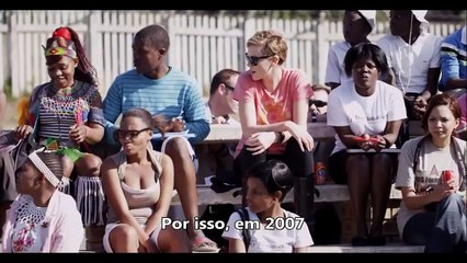 Conheça a iniciativa "Charlize Theron Outreach Project"