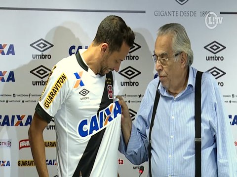 Eurico rouba a cena em apresentação de Nenê