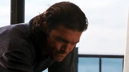 Antonio Banderas Assassins laptop scene