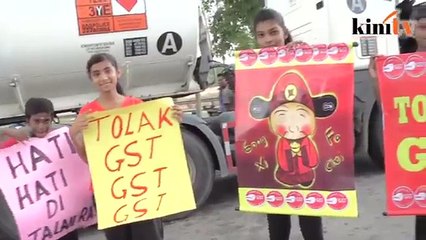 Télécharger la video: Bantah GST, Kumpulan NGO cabar menteri debat terbuka