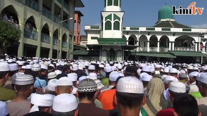 10:16 pagi: Ramai titis air mata selepas jenazah dibawa keluar