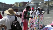 Napoli - Continua la protesta dei 18 immigrati espulsi da Terzigno (06.08.15)