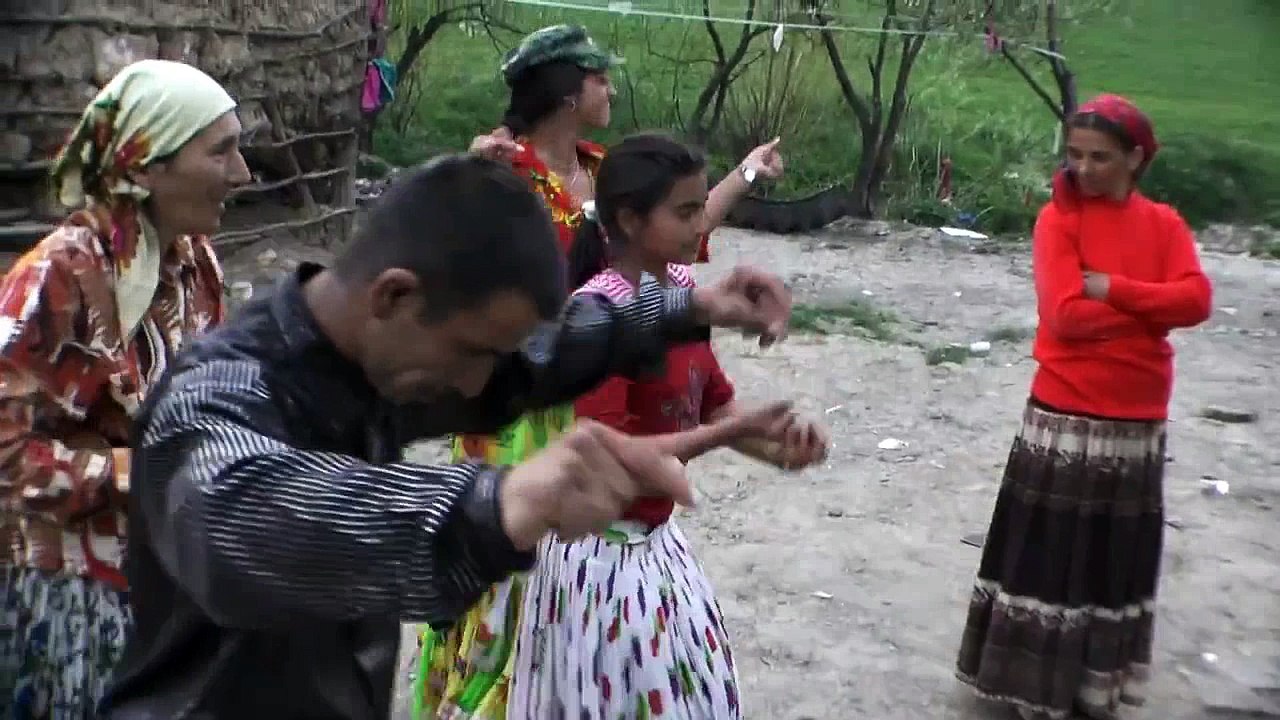 HAPPY - Cige, Romi, Romine, Tsiganes, Itziganes, Romani people