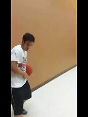 Un panier, deux murs, et un gars de 1m65 qui se prend pour Spiderman
