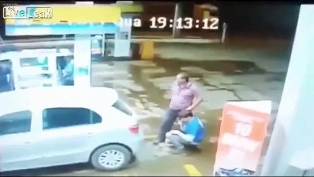 LiveLeak - Father getting petrol with his daughter shoots and kills an armed robber-copypasteads.com