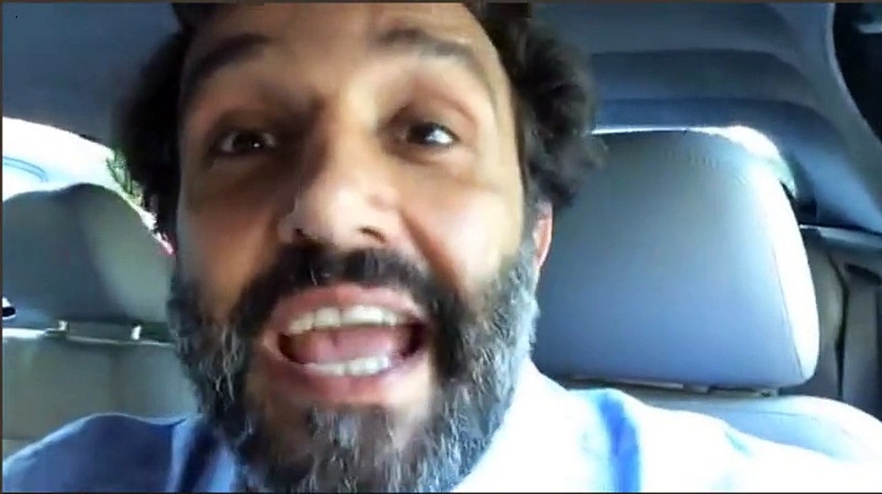 Flavio Insinna fa gli auguri alla Signora Tzia Elisetta Urru per il suo centesimo compleanno