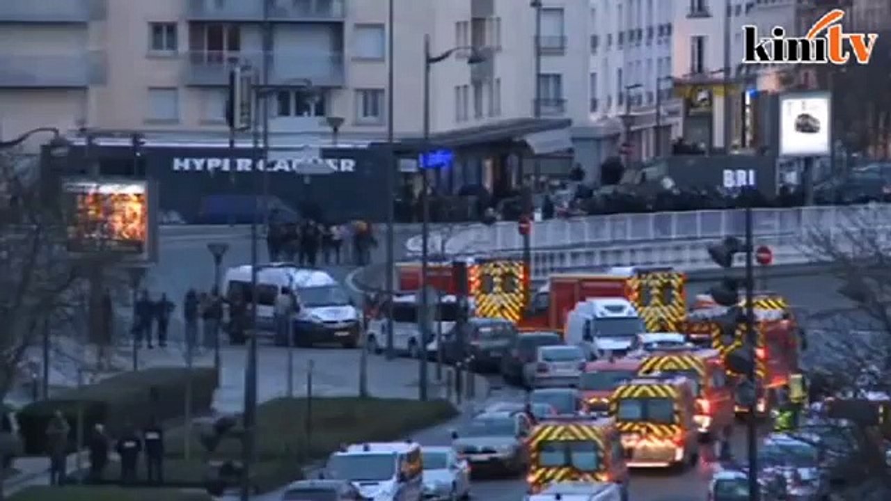 Penyerang Charlie Hebdo, empat tebusan terbunuh