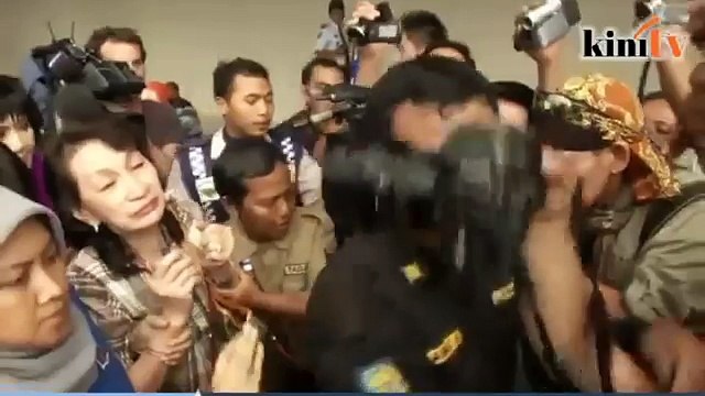 Air Asia gives financial compensation to victims' families