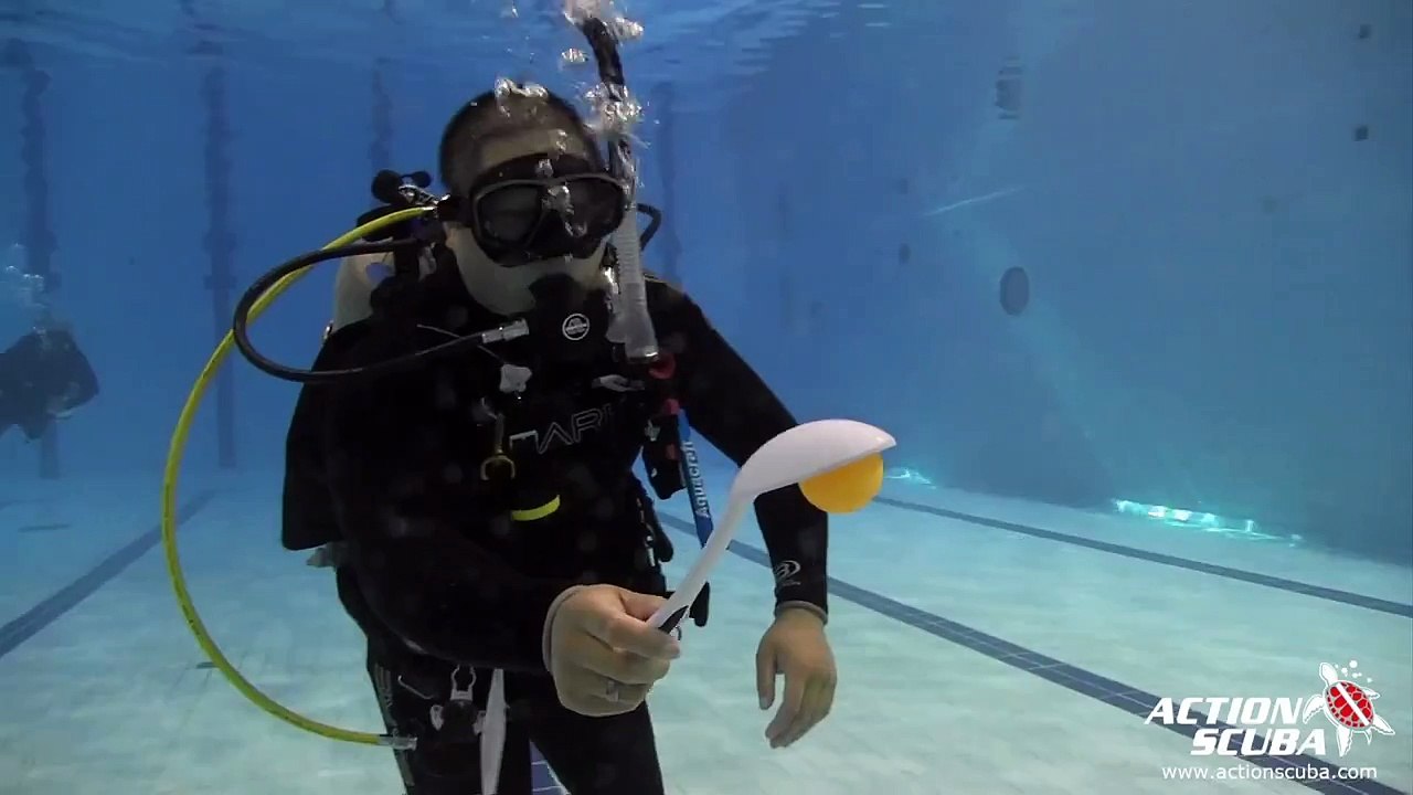 Scuba diving for kids - underwater spoon relay - Discover Scuba Diving