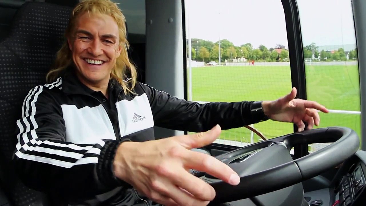 MATZE KNOP als MANni der Busfahrer (Folge 1)