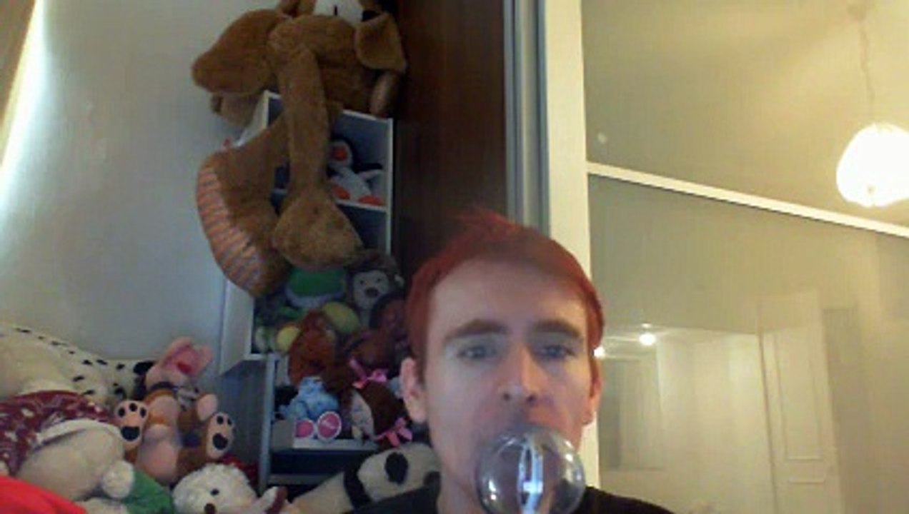 Wiwi égratigne "quand j'étais p'tit je vous aimais" de Charles Trenet