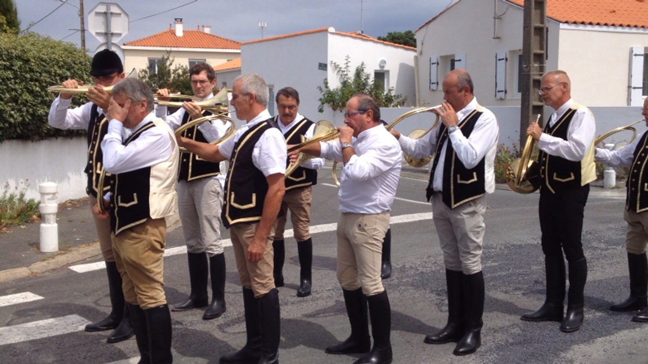 Rallye trompes du Val De Vie se produit en pleine rue