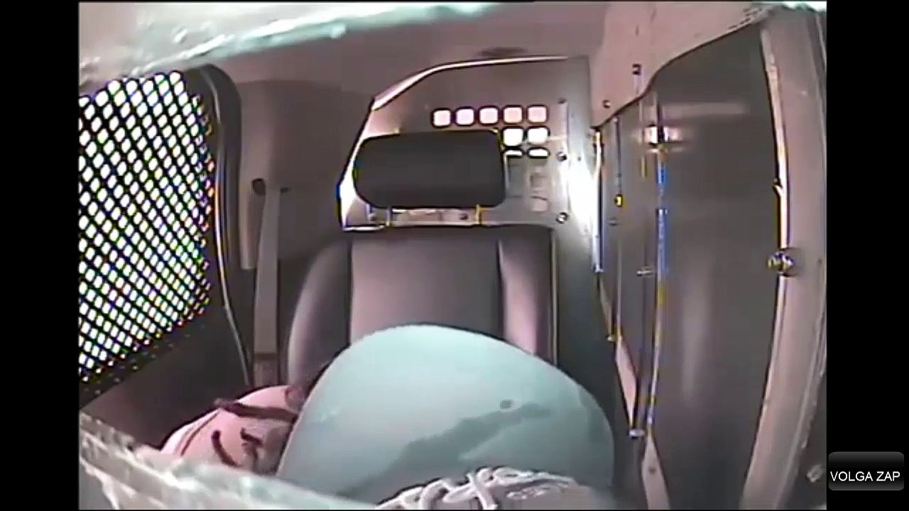 Un homme tente de modifier ses empreintes digitales