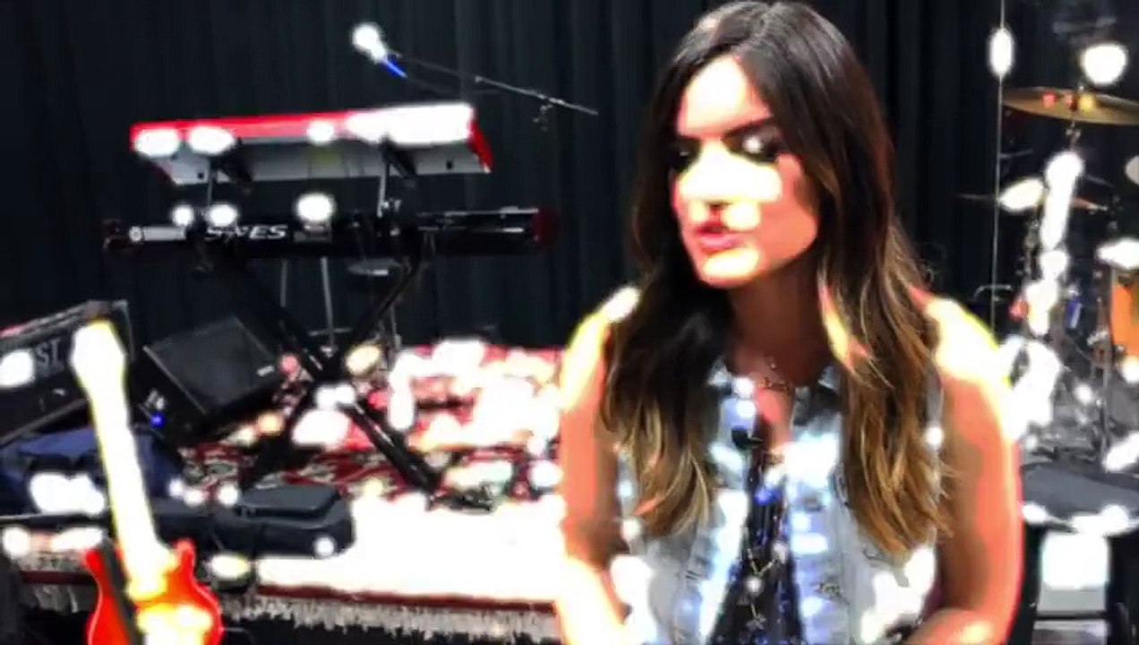 Spotlight Country - Lucy Hale Drops Debut Album (Spotlight Country) ft. Lucy Hale